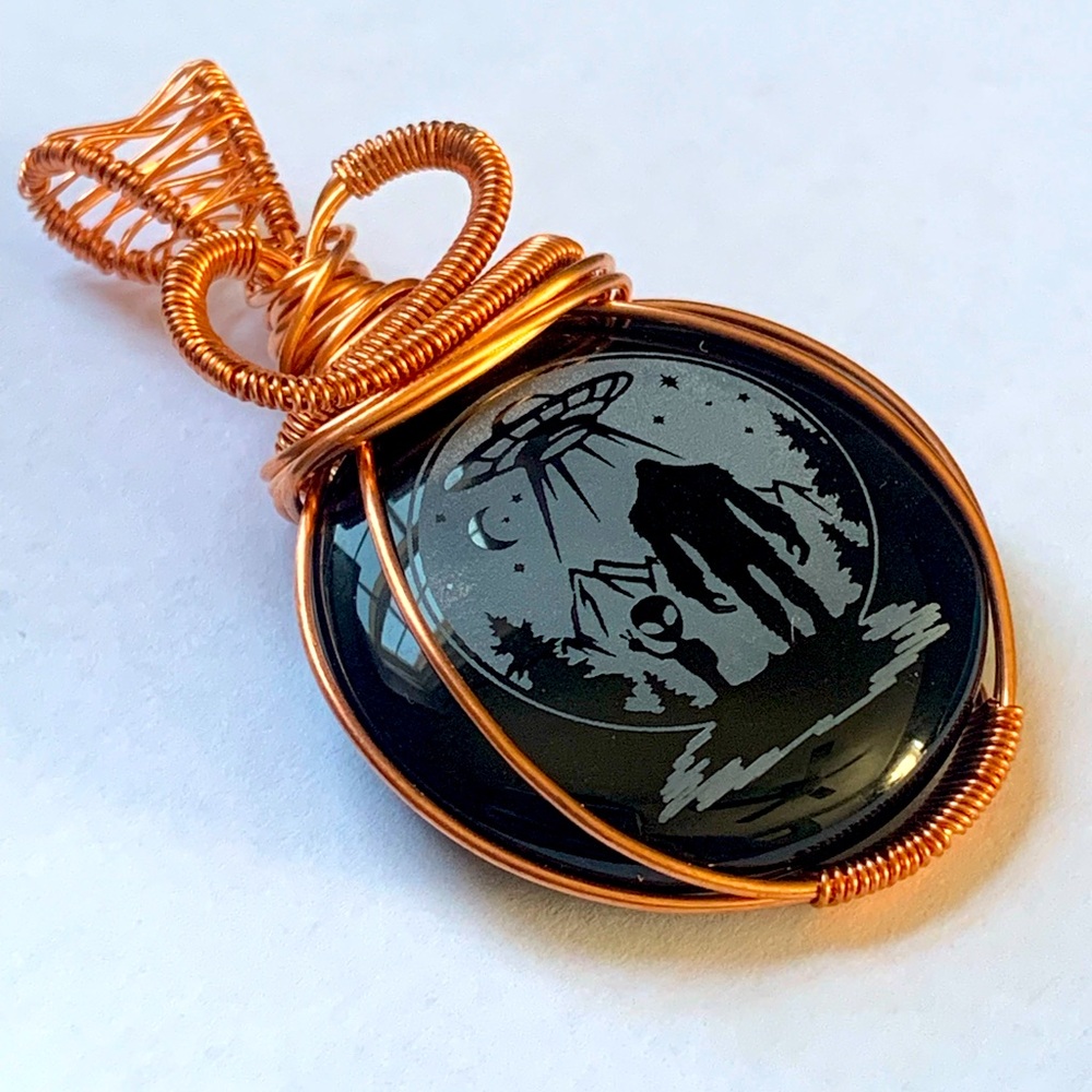 Bigfoot & Alien UFO Onyx Pendant-Handcrafted NWT